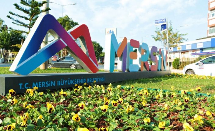 Mersin’de 800 bin çiçek toprakla buluşturulacak
