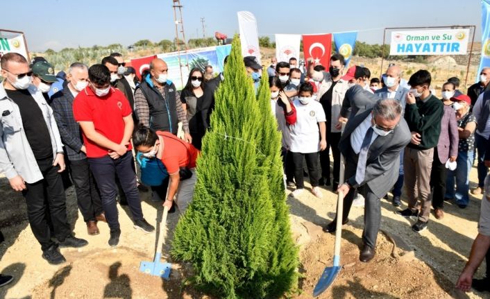 Mersin’de fidanlar toprakla buluştu