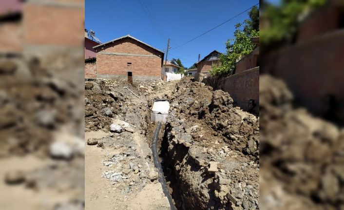 Meşeliçiftliği’nde kanalizasyon ve içme suyu şebekeleri yenilendi