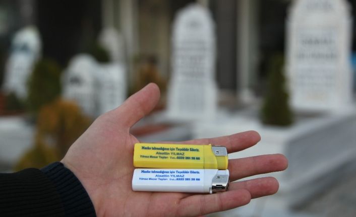 Mezar taşı ustasından ilginç korona virüs mesajı: "Maske takmadığınız için teşekkür ederiz"