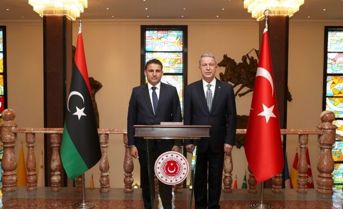 Milli Savunma Bakanı Akar, Libya Savunma Bakanı Namroush ile bir araya geldi