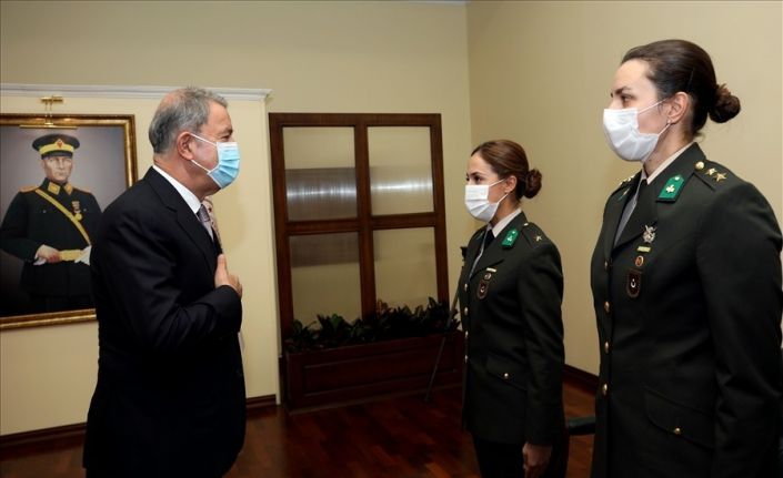 Milli Savunma Bakanı Hulusi Akar, MSB’de görevli öğretmenlerle bir araya geldi