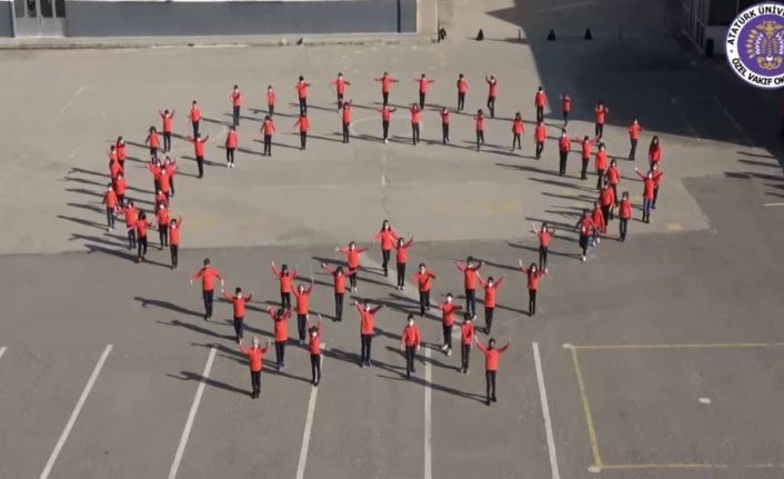 Minik öğrenciler Karabağ zaferini coşkuyla kutladı