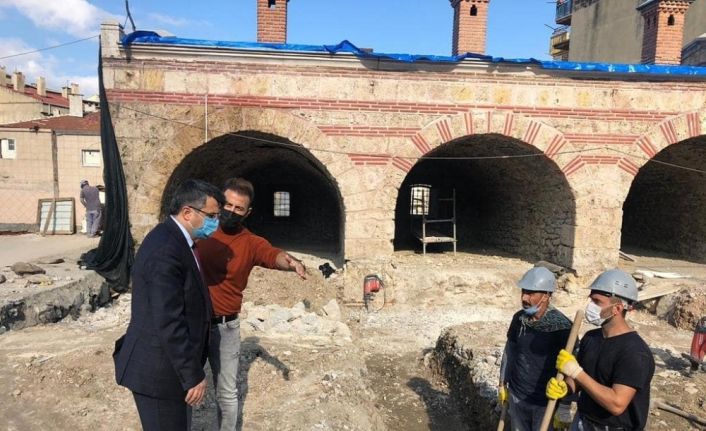 Molla Yegan özüne dönüyor