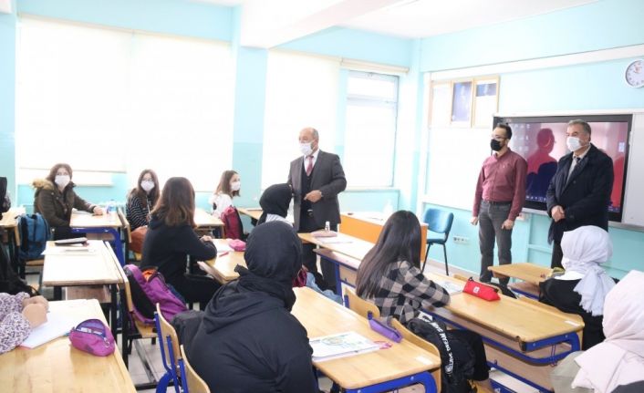 Müdür Başyiğit: “Okulunuzun kıymetini bilin”