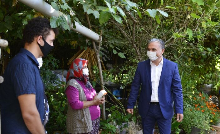 Muratpaşa, kendi ürettiği 13 bin paket unu ilçe sakinleriyle paylaşıyor