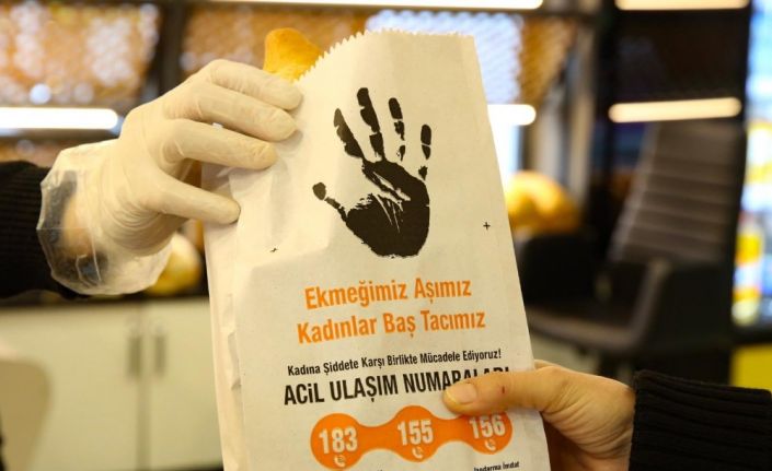 Ordu’da, ekmekler “Ekmeğimiz aşımız, kadınlar baş tacımız” yazılı kese kağıtlarıyla verildi