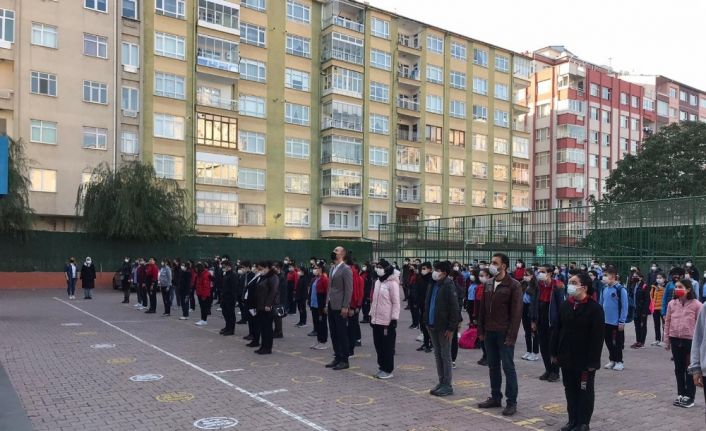 Ortaokul öğrencileri uzaktan eğitim ile 20 günde 10 Kasım’a hazırlandı