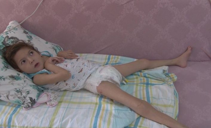 (Özel) Doğumundan 3 gün sonra beyin felci geçiren 7 yaşındaki çocuk tedavi olmak için yardım bekliyor