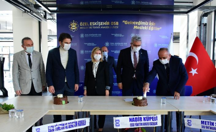 Özel Eskişehir OSB Mesleki ve Teknik Anadolu Lisesinde Öğretmenler Günü kutlandı