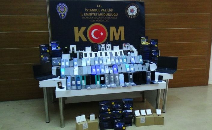 Polisten kaçak cep telefonu operasyonu