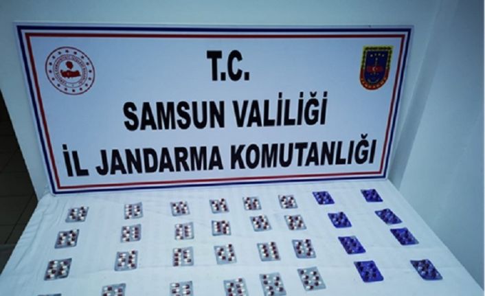 Samsun’da jandarma ekipleri 12 kilo esrar 966 adet sentetik hap ele geçirdi