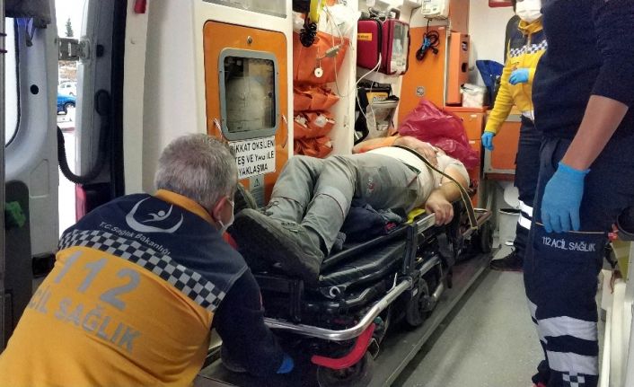 Samsun’da kavşakta otomobil minibüsle çarpıştı: 1 yaralı