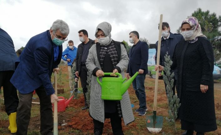 Sancaktepe’li öğrenciler toprağa fidan dikerek geleceğe nefes oldu