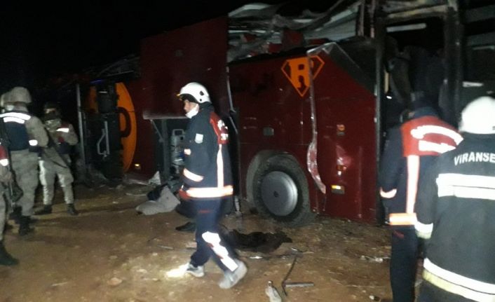 Şanlıurfa Mardin karayolunda turistleri taşıyan yabancı plakalı otobüs devrildi. Çok sayıda yaralı var. Bölgeye çok sayıda ambulans sevk edildi