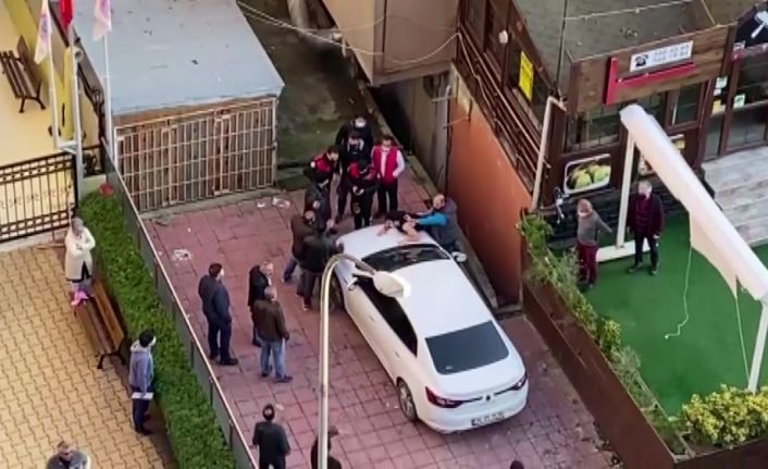 Şarkıcı Bulut Duman’ın uğradığı silahlı saldırı sonrası görüntüleri cep telefonlarına yansıdı