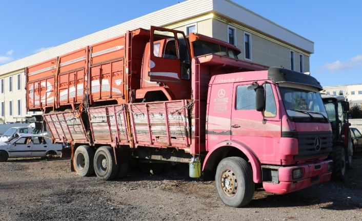 Şaşırtan görüntü, plastik bidonu yakıt deposu yaptılar