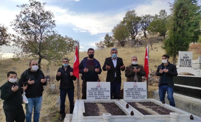 Sason’da 10 şehit anısına 10 fidan dikildi