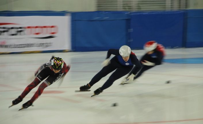 Short Track Nene Hatun Kupası yarışları 165 sporcuyla Erzurum’da başladı