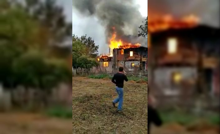 Sinop’ta 2 katlı ahşap ev alevlere teslim oldu