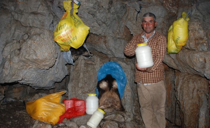 Siparişleri yazın alıyor, müşteriye özel üretip soğuk hava depolarında bekletiyorlar