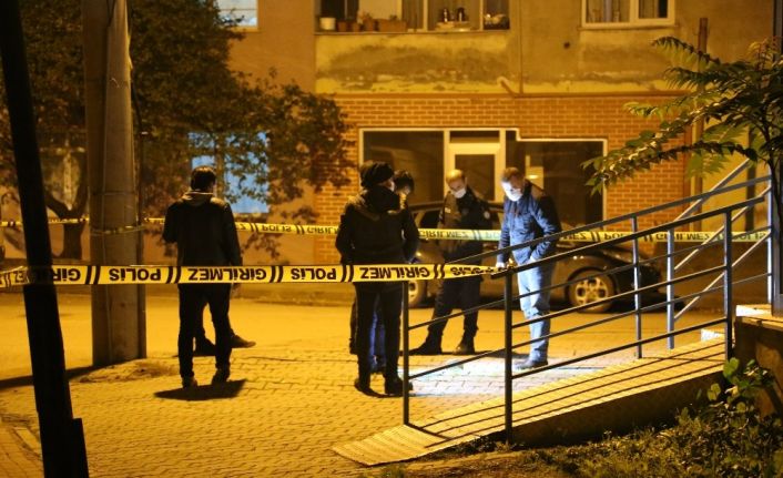 Sokak ortasında duyulan silah sesleri ve bulunan kan izleri ekipleri harekete geçirdi