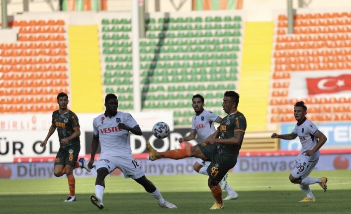 Süper Lig: Aytemiz Alanyaspor: 0 - Trabzonspor: 0 (İlk yarı)