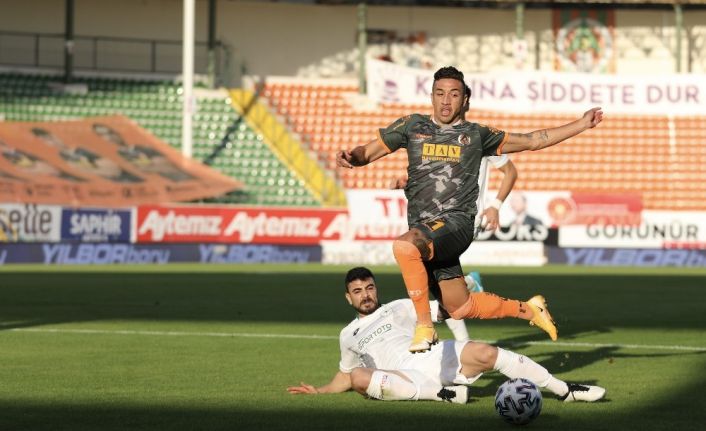 Süper Lig: Aytemiz Alanyaspor: 1 - İ.H. Konyaspor: 0 (İlk yarı)