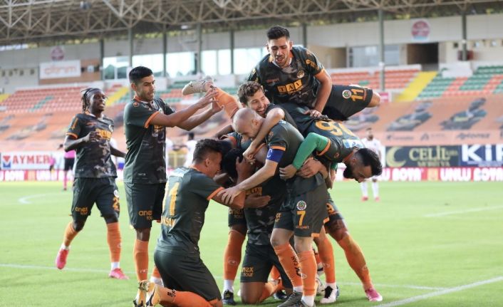 Süper Lig: Aytemiz Alanyaspor: 1 - Trabzonspor: 1 (Maç sonucu)