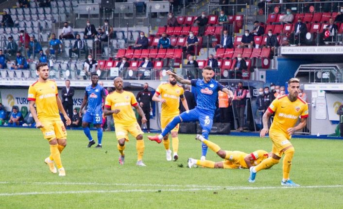 Süper Lig: Çaykur Rizespor: 1 - HES Kablo Kayserispor: 0 (İlk yarı)
