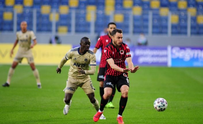 Süper Lig: Gençlerbirliği: 1 - Fenerbahçe: 2 (İlk yarı)