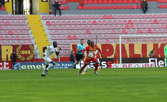 Süper Lig: Hes Kablo Kayserispor: 0 - Atakaş Hatayspor: 0 (İlk yarı)
