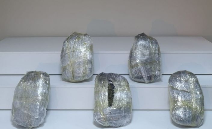 Şüpheli araçta 10 kilo uyuşturucu ele geçirildi: 2 gözaltı