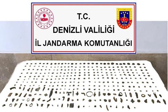 Tarihi eserleri satmak için müşteri ararken yakalandı