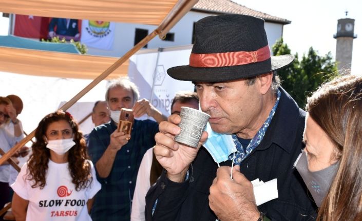 Tarsus’taki yeryüzü pazarı, renkli görüntülere sahne oluyor