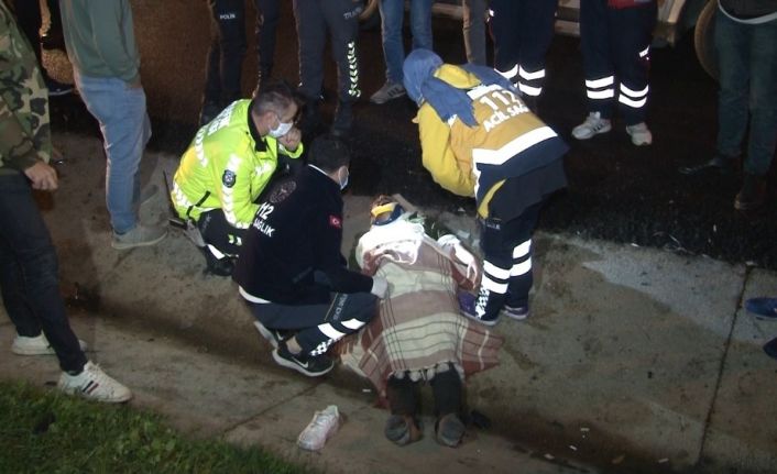 TEM Otoyolu’nda yol kenarına savrulan minibüs takla attı: 2 ağır yaralı