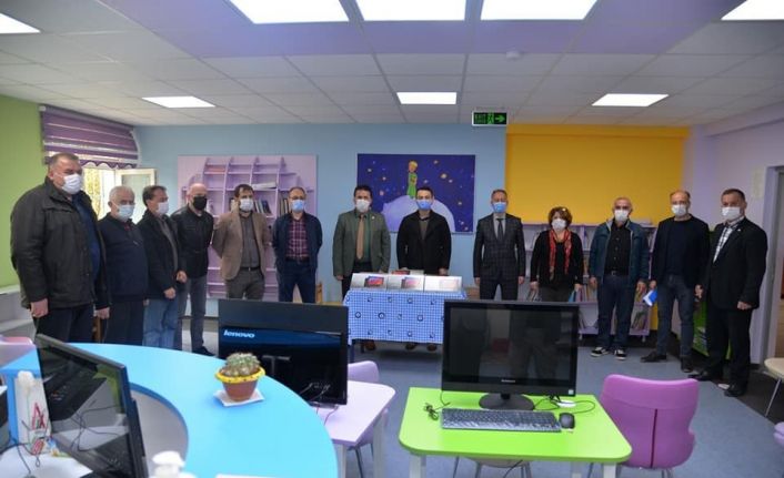 Türkeli’de 146 öğrenciye tablet desteği