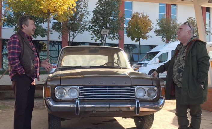 Ünlü isimler Güven Kıraç ve Erkan Can’dan "Açık Hava Araç Müzesi"ne ziyaret