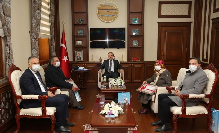 Vali Cüneyt Epcim, emektar öğretmenlerle buluştu