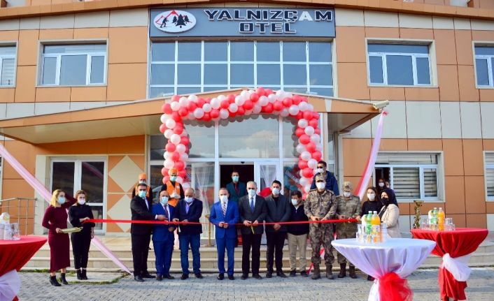 Vali Hüseyin Öner, Yalnızçam Otel ve Restoranın açılış programına katıldı