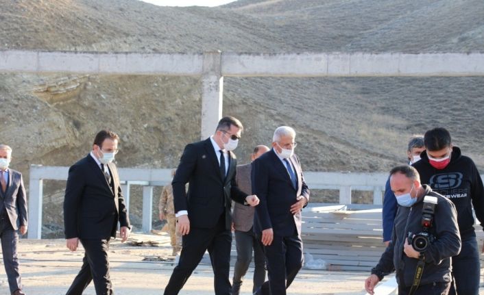 Vali Okay Memiş, Cağ Kebabı ve Et Entegre tesisi inşaatında incelemelerde bulundu
