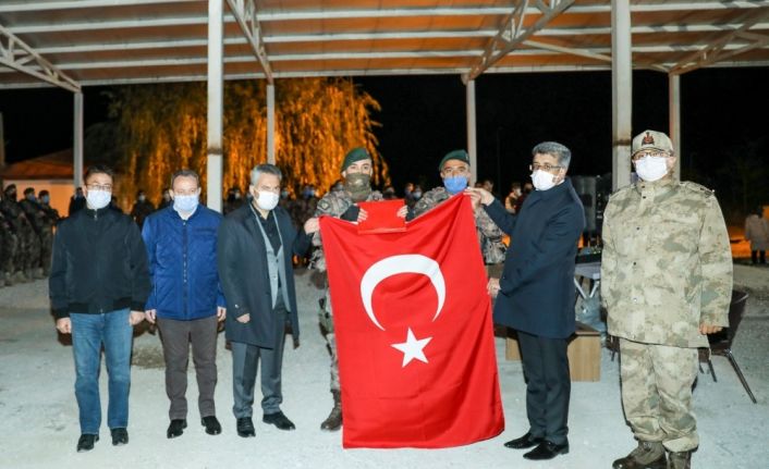 Van’da görev yapan özel harekat timleri Suriye’ye uğurlandı