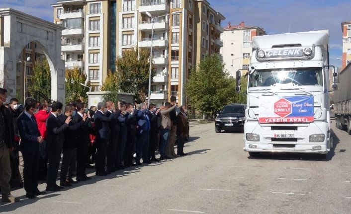Van’dan iki yardım tırı İzmir için yola çıktı
