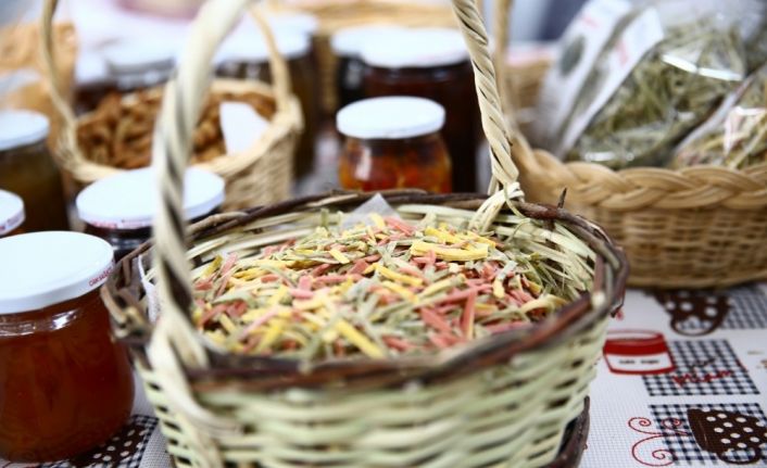 Yenipazarlı kadınlar üretiyor, Büyükşehir destekliyor