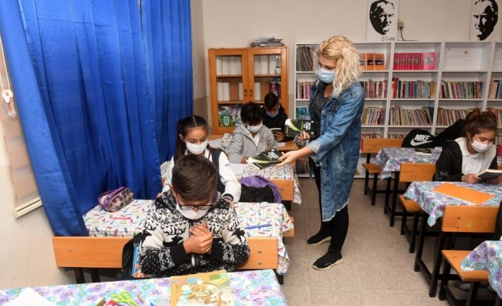 Yenişehir Belediyesinden çocuklara steril kitap