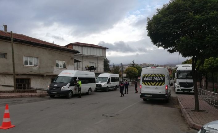Yeşilhisar’da korona virüs tedbirleri kapsamında toplu taşıma araçları ve öğrenci servisleri denetlendi