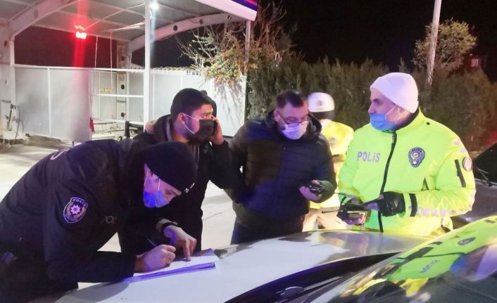 Yoklama kaçağı ve aracı sigortasız sürücü “Köpek gibi yalvarıyorum çek” deyip poz verdi