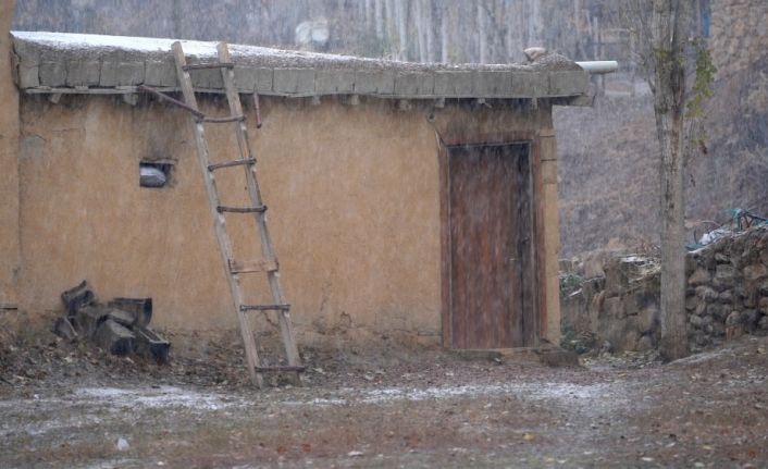 Yüksekova’da kar yağışı