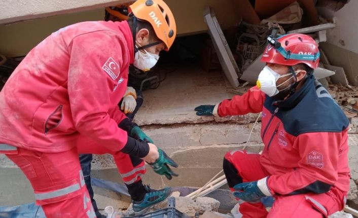 Zabıta memuru o anları anlattı: "Emine teyze, torunu Çınar’ın elini sımsıkı kavramıştı"