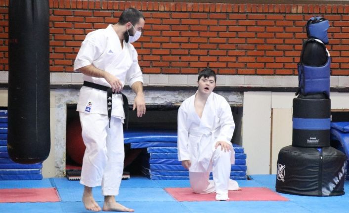 14 yaşındaki down sendromlu Berkay’ın spor aşkı hiç bitmiyor